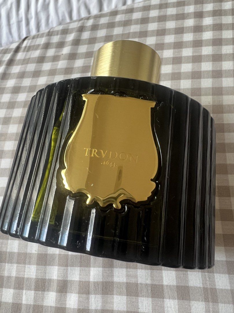 🇫🇷Trudon Odalisque Home Fragrance Diffuser 350ml (Category: Home Fragrance) located in Taguig. Submitted by fifileen (Listing ID 1464782189, Image 1). Description: Trudon diffuser in Odalisque (350ml). Luxurious French home scent in a dark green ribbed glass bottle with a gold-tone cap and crest plate. Authentic with batch sticker at the bottom.🇫🇷.