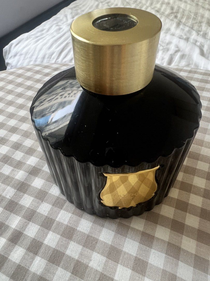 🇫🇷Trudon Odalisque Home Fragrance Diffuser 350ml (Category: Home Fragrance) located in Taguig. Submitted by fifileen (Listing ID 1464782189, Image 3). Description: Trudon diffuser in Odalisque (350ml). Luxurious French home scent in a dark green ribbed glass bottle with a gold-tone cap and crest plate. Authentic with batch sticker at the bottom.🇫🇷.