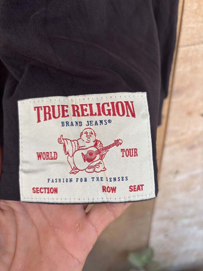 TRUE RELIGION (Category: Luxury Apparel) located in Manila. Submitted by jeffandfinds06 (Listing ID 1464780551, Image 3). Description: TRUE RELIGION LONG SLEEVE GOOD CONDITION 9/10 SIZE, MEDIUM BEST FIT SA LARGE TO XL.