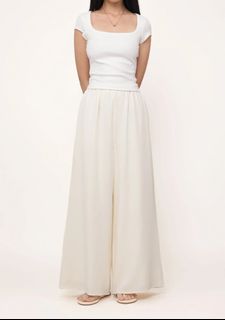 (Category: ) located in . Submitted by savemyoverflowingwardrobe (Listing ID 1464902549, Image 1). Description: .