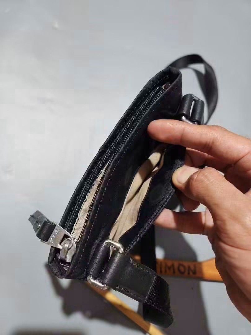 tumi (Category: Sling Bags) located in General Santos City (Dadiangas). Submitted by alzacksimo35414 (Listing ID 1464854770, Image 3). Description: PHOTO MAY VARY DUE TO LIGHTING 🥰 Brand: TUMI ✅️actual dimention 6 × 7 ✅️exc. condition ✅️9.7 colorate ✅no issue 1,800 +sf DISCLAIMER: Please note that I ZACK SIMON is not affiliated with or endorsed by any brand. Any brand names or trademarks mentioned are the properties of their respective owners Lo