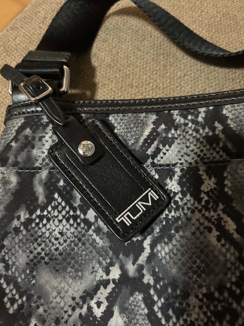 Tumi Snake Skin (Category: Sling Bags) located in Manila. Submitted by thriftniyuno (Listing ID 1464856040, Image 3). Description: Good as new.