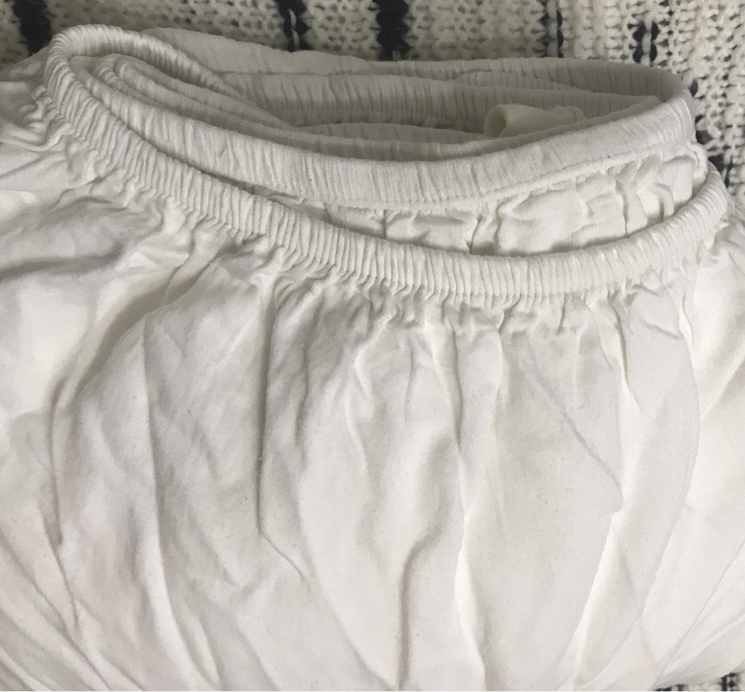 Twin Size Bedsheet (Category: Bedding & Towels) located in Imus. Submitted by stop_shoppping (Listing ID 1464877535, Image 3). Description: .