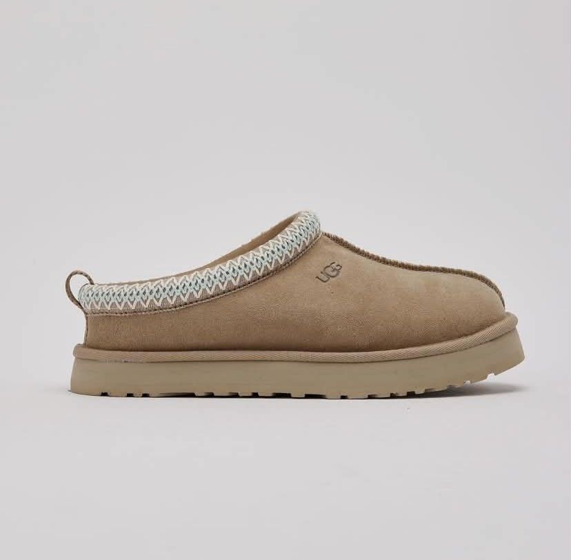 UGG TASMAN (Category: Flats & Sandals) located in Baguio. Submitted by drakenielyn031 (Listing ID 1464843728, Image 3). Description: UGG TASMAN NO ISSUE GOOD AS NEW SIZE 7 WOMENS FIT TO SIZE 6 AND 6.5 WITH FUR PO KASI INSIDE.