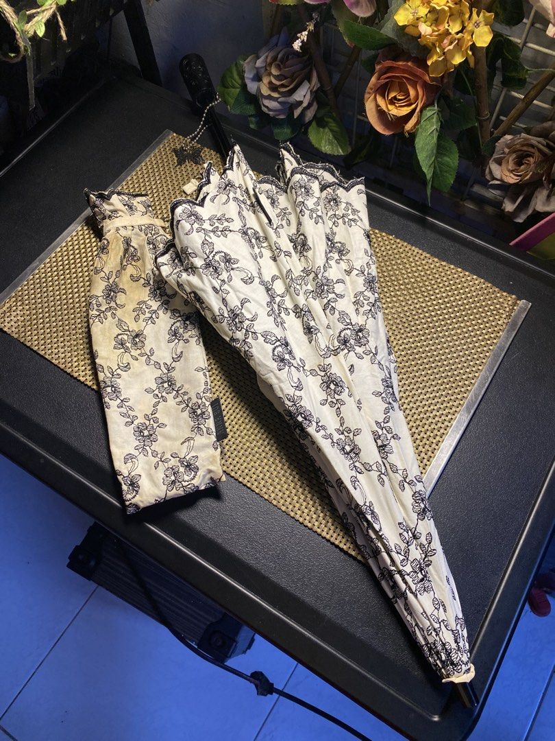 Umbrella ana sui Japan Surplus (Category: Umbrellas) located in Caloocan City. Submitted by mzmarsz (Listing ID 1464819224, Image 2). Description: Good item Ang ganda neto promise.