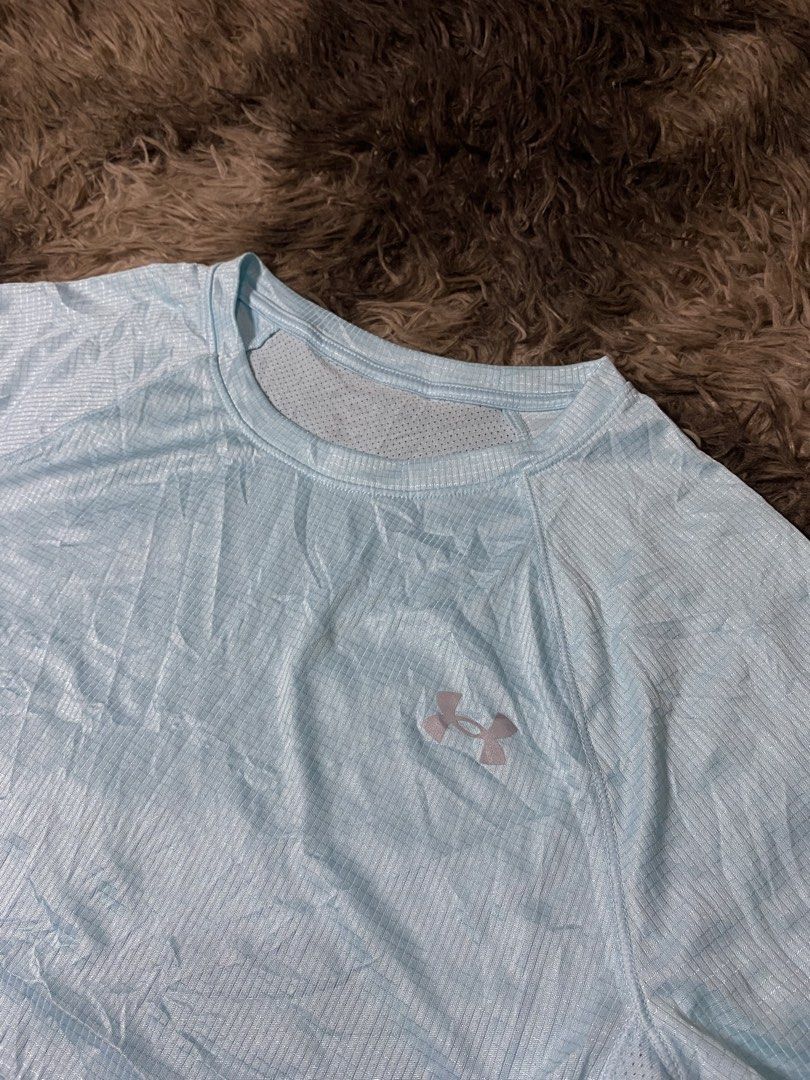 Under Armour Light Blue Athletic T-Shirt Size Large (Category: Activewear) located in General Santos City (Dadiangas). Submitted by killcloa2368358 (Listing ID 1464897475, Image 2). Description: - Brand: Under Armour - Size: Large - Color: Light Blue - Material: 100% polyester with breathable mesh panels on back shoulders and neckline - Design: Short sleeves, crew neck, and silver heat-seal logo on left chest - Origin: Made in Vietnam - Care: Mac