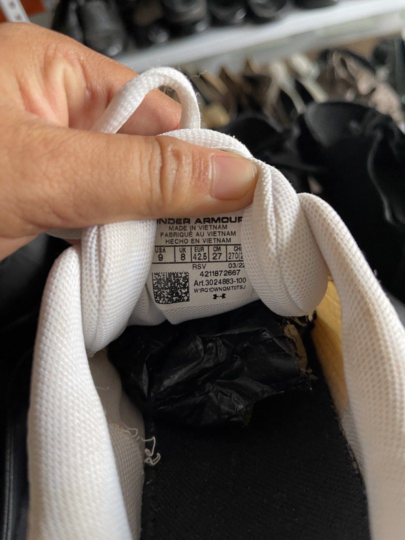 Under Armour Sneakers Size US 9 (Category: Sneakers) located in Toledo. Submitted by klnmia (Listing ID 1464877302, Image 2). Description: - Brand: Under Armour - Color: Clean White - Size: US 9 / EUR 42.5 - Upper: Breathable mesh for ventilation - Sole: Cushioned for running and gym workouts - Closure: Standard lace-up - Condition: Great find, ready to ship!.