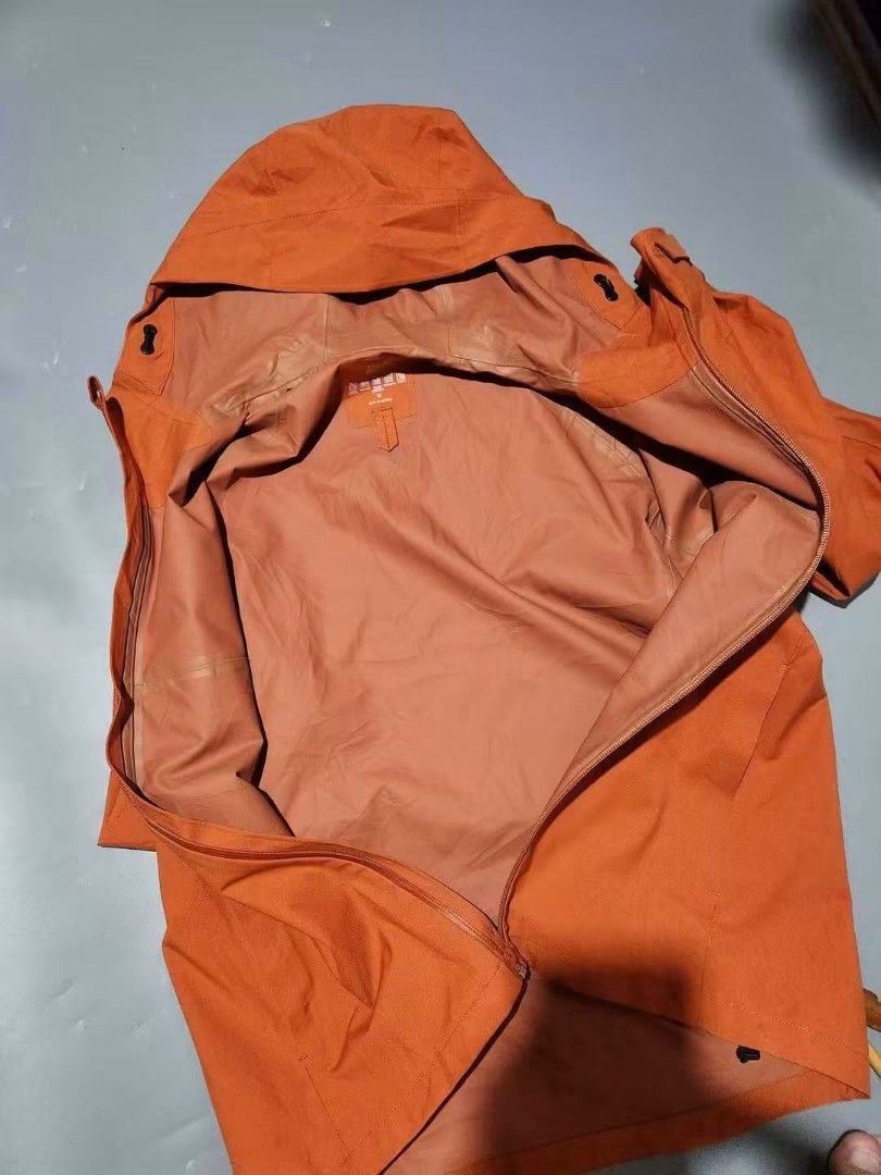 Uniqlo (Category: Activewear) located in General Santos City (Dadiangas). Submitted by alzacksimo35414 (Listing ID 1464894737, Image 3). Description: 680 +sf PHOTO MAY VARY DUE TO LIGHTING 🥰 Brand: UNIQLO blocktech parka, water repellent ✅️size M ✅️actual dimention 20.5 × 27.5 ✅️as new condition ✅️9.9 colorate ✅no issue DISCLAIMER: Please note that I ZACK SIMON is not affiliated with or endorsed by any brand. Any brand names or trademarks mentio