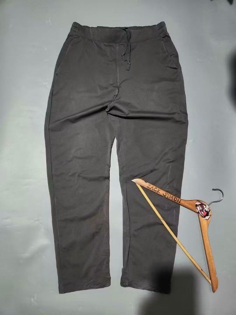 uniqlo airism (Category: Activewear) located in General Santos City (Dadiangas). Submitted by alzacksimo35414 (Listing ID 1464858329, Image 1). Description: 380 +sf PHOTO MAY VARY DUE TO LIGHTING 🥰 Brand: UNIQLO airism ✅️actual dimention 30-32 × 38 ✅️exc. - new condition ✅️9.7 colorate ✅no issue need wash DISCLAIMER: Please note that I ZACK SIMON is not affiliated with or endorsed by any brand. Any brand names or trademarks mentioned are the pro