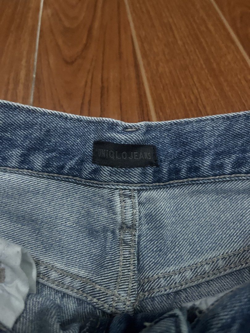 Uniqlo Barrel Jeans (Category: Jeans) located in Manila. Submitted by michale_17 (Listing ID 1464875504, Image 2). Description: Uniqlo Barrel Pants [denim - blue wash] Size : 23 Condition : Like New [Only used twice] RFS : Not my style Price : 870 pesos [Can still haggle but no to low ballers].
