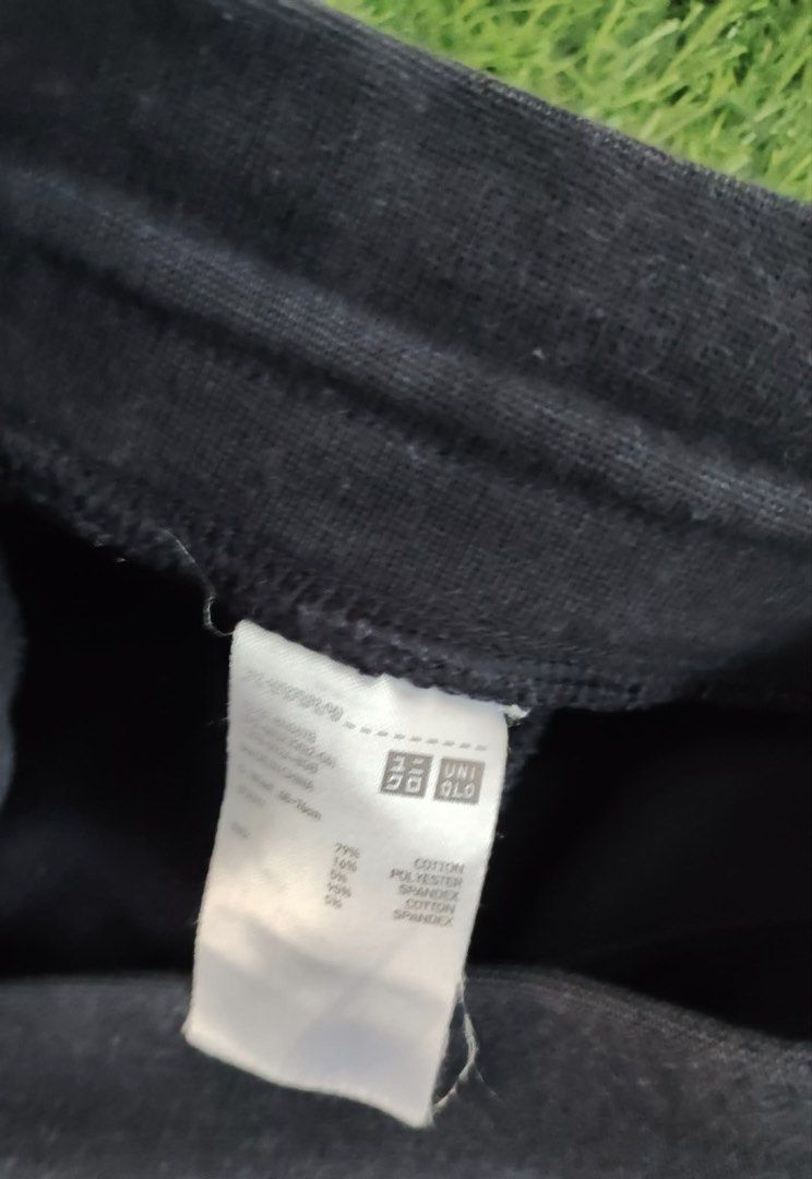 Uniqlo Black Sweat Shorts with Drawstring (Category: Shorts) located in Makati City. Submitted by rare_thrift_stuff (Listing ID 1464825465, Image 3). Description: - Authentic Uniqlo black sweat shorts - Comfortable cotton, polyester, and spandex blend - Elastic waistband with contrast white drawstring cords - Convenient dual side pockets - Standard fit, ideal for casual wear, lounging, or running errands - Versatile design that pairs easily with 