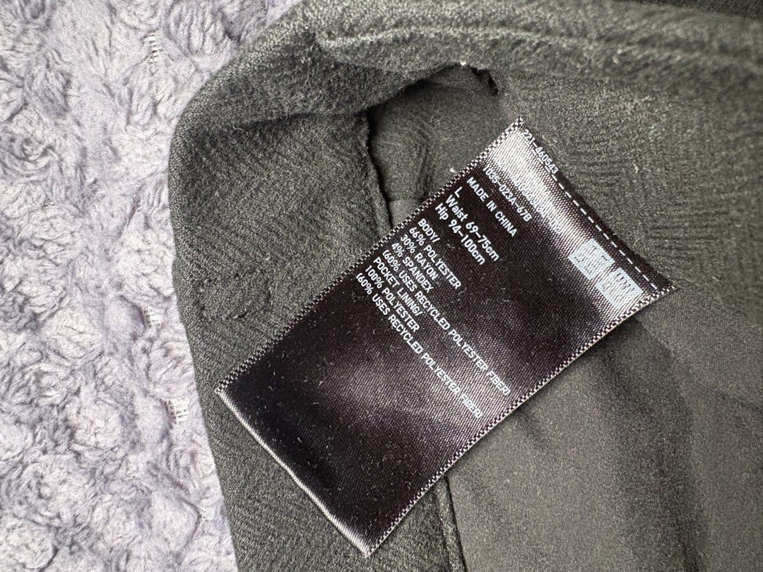 Uniqlo Black Trousers Pants Size L (Category: Other Bottoms) located in Manila. Submitted by luckystone_0cdaee (Listing ID 1464948021, Image 2). Description: - Brand: Uniqlo - Item: Classic Black Trousers - Size: L (Waist: 69-75cm | Hips: 94-100cm) - Material: 66% polyester, 30% rayon, 4% spandex (with slight stretch for all-day comfort) - Design: Straight cut, belt loops, and secure button closure - Condition/Vibe: Great basic piece, highly vers