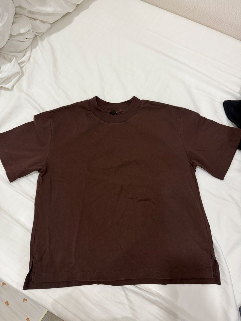 Uniqlo brown shirt S (Category: Blouses) located in Makati City. Submitted by bargainwaves (Listing ID 1464888670, Image 1). Description: .