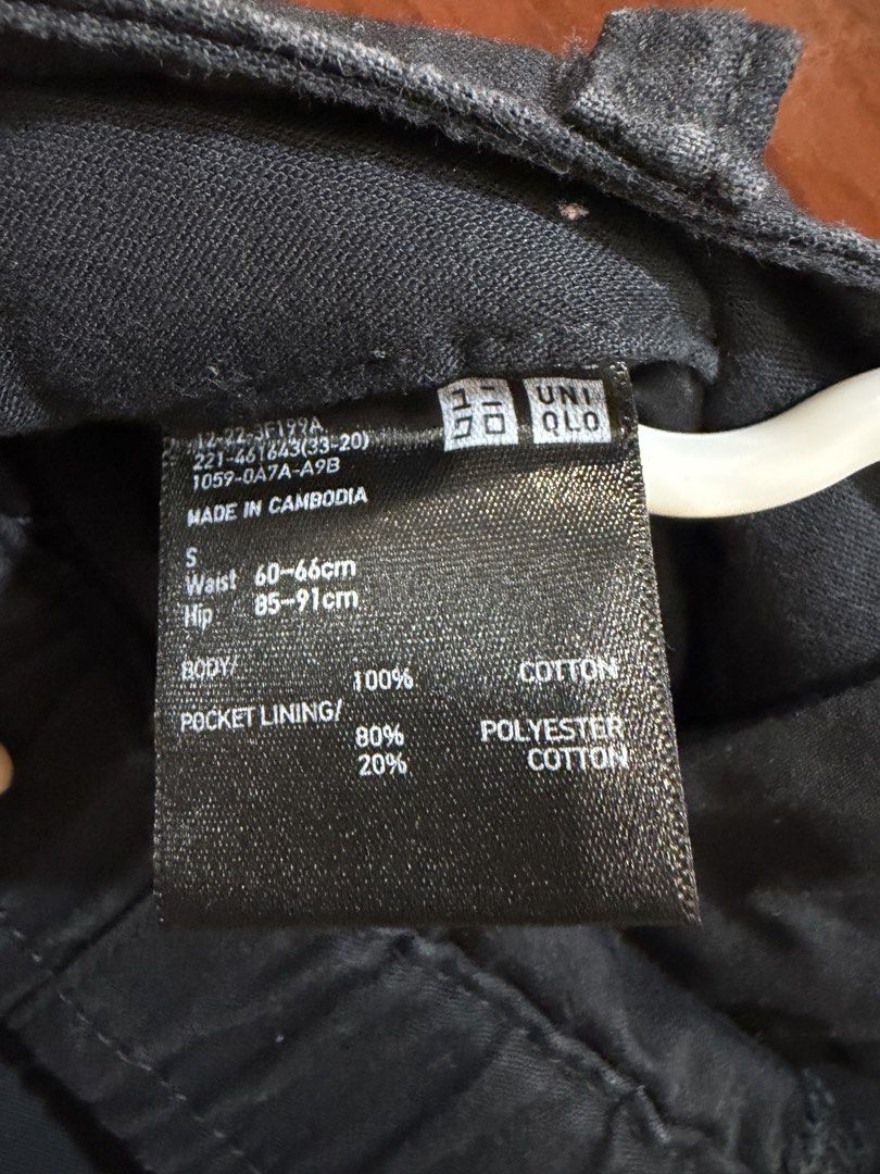 Uniqlo Cargo Pants Black Size S (Category: Other Bottoms) located in Manila. Submitted by carat.md (Listing ID 1464780689, Image 3). Description: - Brand: Uniqlo - Color: Black - Size: S (Fits waist 60-66cm, hip 85-91cm) - Material: 100% cotton body - Features: Utility pockets on both legs, back pocket with button closure, and elastic waistband at the back for extra comfort - Origin: Made in Cambodia.
