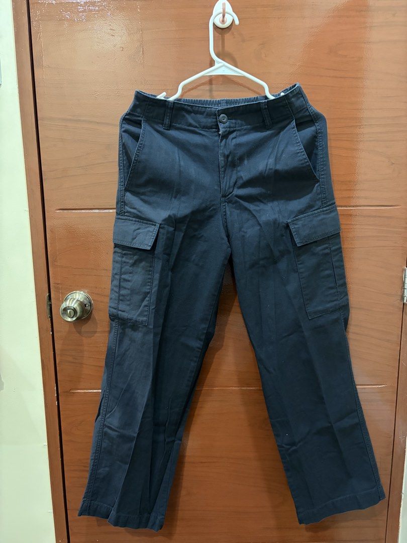 Uniqlo Cargo Pants Black Size S (Category: Other Bottoms) located in Manila. Submitted by carat.md (Listing ID 1464780689, Image 1). Description: - Brand: Uniqlo - Color: Black - Size: S (Fits waist 60-66cm, hip 85-91cm) - Material: 100% cotton body - Features: Utility pockets on both legs, back pocket with button closure, and elastic waistband at the back for extra comfort - Origin: Made in Cambodia.