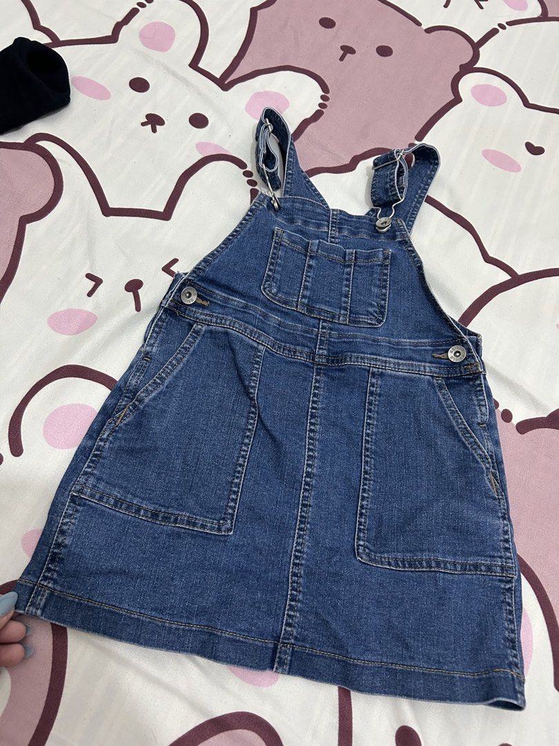Uniqlo denim jumper size 110 (Category: Babies & Kids Fashion) located in Angeles City. Submitted by TheAuthenticcorner2018 (Listing ID 1464883934, Image 1). Description: -in good condition .