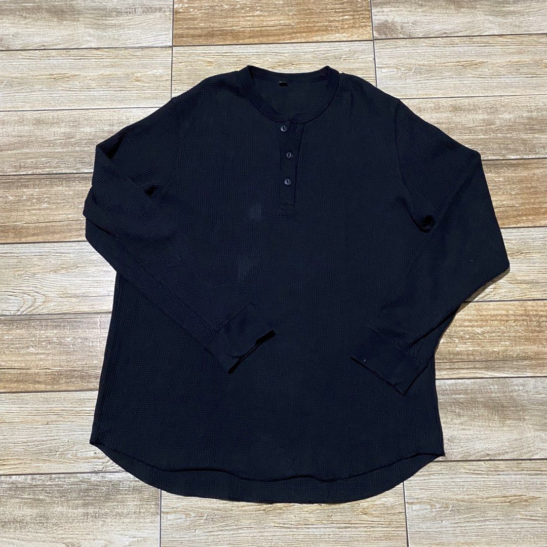 Uniqlo Henley Long Sleeves (Category: Coats, Jackets and Outerwear) located in Manila. Submitted by ukay2world (Listing ID 1464872144, Image 1). Description: condition: 10/10 issue/s: removable stains size: description: needs wash, tagal nang nakatambak sa cabinet (dm me for more details and inquiries) PLEASE READ THE FF. ♻️ no meetups ♻️ color may vary due to lighting. ♻️ reservations only last for 1-2 days. ♻️ ask all you want to know because s