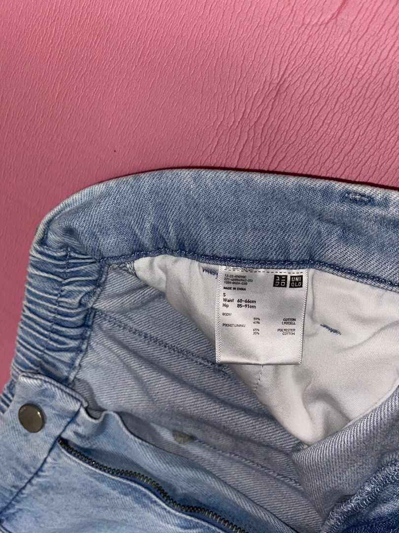 Uniqlo Straight Jeans (Category: Jeans) located in Caloocan City. Submitted by cookiezncreeme (Listing ID 1464920999, Image 2). Description: Uniqlo Jeans Waist: ~12.8in (stretchable; can fit 60-66cm based on tag) Hips: 85-91cm based on tag Length: ~39.75 in -In good condition -Not sure on the exact name of the product as I can no longer find it on the uniqlo app -Received as a gift last year, kaso masikip sakin kaya saglit ko lang nasuot. RFS: no
