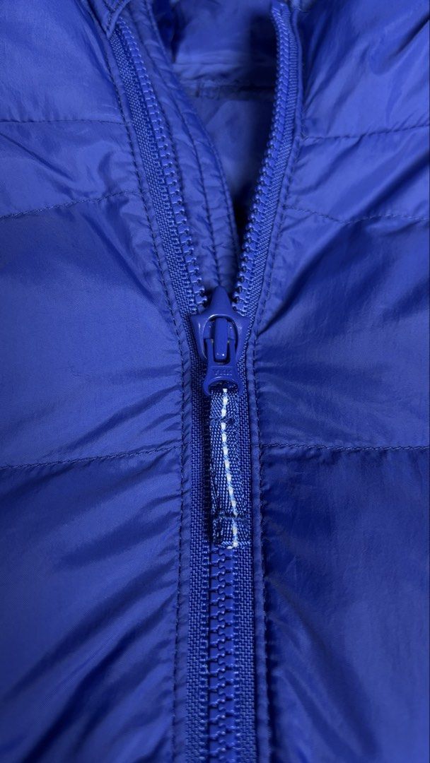 Uniqlo Blue Hooded Puffer Jacket (Category: Coats, Jackets and Outerwear) located in Bacoor. Submitted by calvinmanzano13 (Listing ID 1464828481, Image 2). Description: - L = 22” | W = 19” - Can also fit to women - Closure: Full zip with pull tab - Design: Warm quilted pattern with lightweight feel - Safety feature: Reflective dots on lower back Notes: ☑️ Hand washed ☑️ Polished ☑️ Steam ironed.