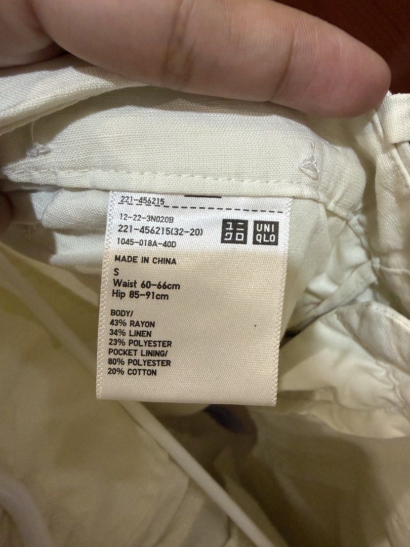Uniqlo Linen Blend White Pants Size S (Category: Jeans) located in Manila. Submitted by carat.md (Listing ID 1464780735, Image 2). Description: - Brand: Uniqlo - Item: White Pants - Size: S (Waist: 60-66 cm, Hips: 85-91 cm) - Material: 43% rayon, 34% linen, 23% polyester (Pocket lining: 80% polyester, 20% cotton) - Closure: Front zipper with button - Features: Lightweight and very breathable, ideal for warm weather.