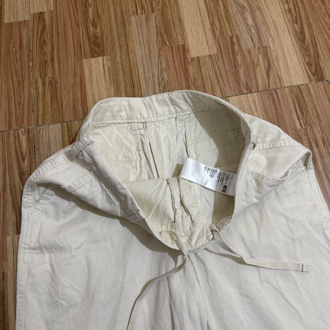 UNIQLO MEN’S CHINO SHORTS (Category: Shorts) located in Manila. Submitted by thrifthing_121102 (Listing ID 1464894530, Image 2). Description: UNIQLO MEN’S CHINO SHORTS •SIZE SMALL •WAIST - 30” •LENGTH - 19” •HEM - 10” •EXCELLENT CONDITION •NO ISSUES ₱499 + SF ✅All items are in excellent to new condition. ✅Color may vary due to lighting. 📦J&T Express or Lalamove Shipping. 💸Gcash Payment. 📍Moonwalk, Paranaque City.