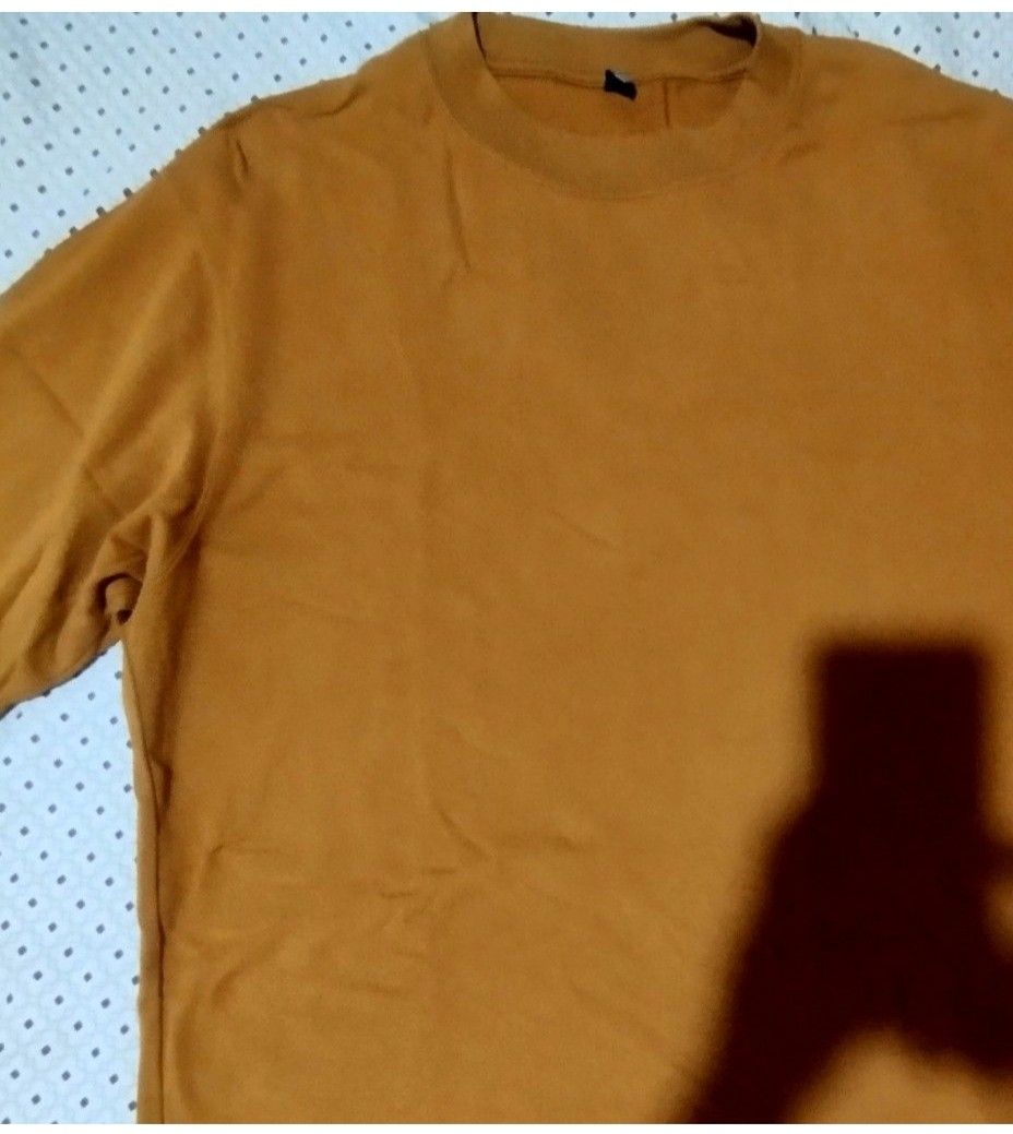 Uniqlo Mustard Yellow Crew Neck (Category: Shirts) located in Manila. Submitted by lene48 (Listing ID 1464832274, Image 1). Description: - Brand/Model: Uniqlo - Color: Mustard yellow - Size: Medium (tag on collar)but can fit to xl - Material: 100% cotton - Style: Crew neck, short sleeves, solid pullover - Condition: Clean, well-maintained fabric with standard ribbed neckline - Perfect for daily casual wear.
