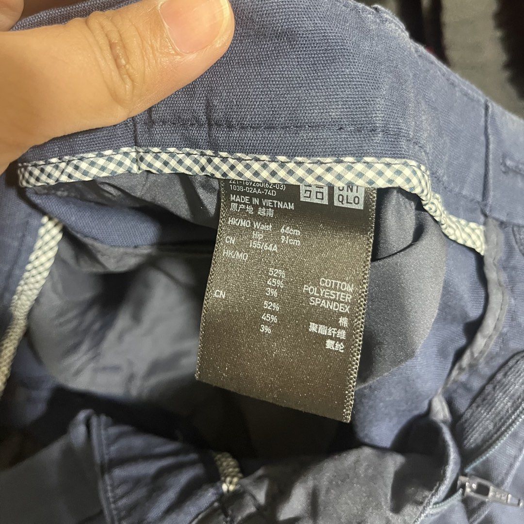UNIQLO Pants (Category: Other Bottoms) located in Manila. Submitted by dayclutter (Listing ID 1464908693, Image 3). Description: Can fit to small. With signs of usage.
