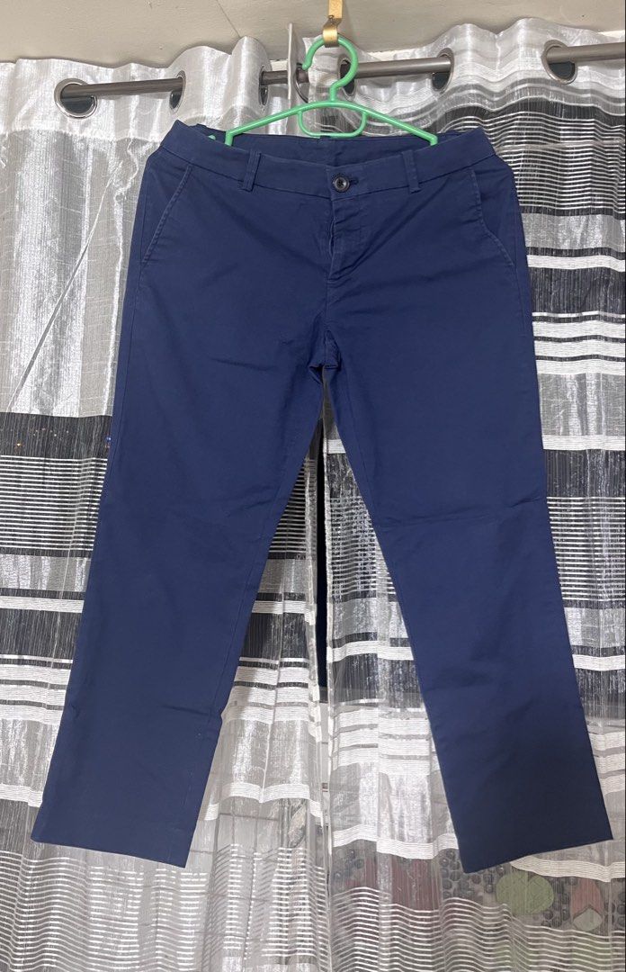 UNIQLO Pants (Category: Other Bottoms) located in Manila. Submitted by dayclutter (Listing ID 1464908693, Image 1). Description: Can fit to small. With signs of usage.