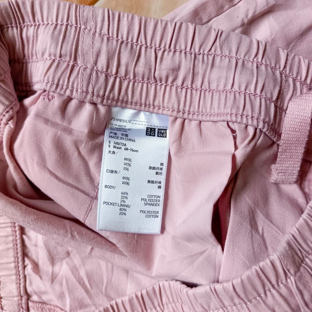 Uniqlo Pink Shorts Size S (Category: Shorts) located in Manila. Submitted by caps08 (Listing ID 1464883575, Image 3). Description: - Brand: Uniqlo - Color: Light Pink - Size: S (Fits waist 68 to 76 cm) - Material: Cotton, polyester, and spandex blend - Features: Elastic waistband with inner drawstring, side pockets, and one back pocket - Condition: Lightweight and comfortable for casual wear.