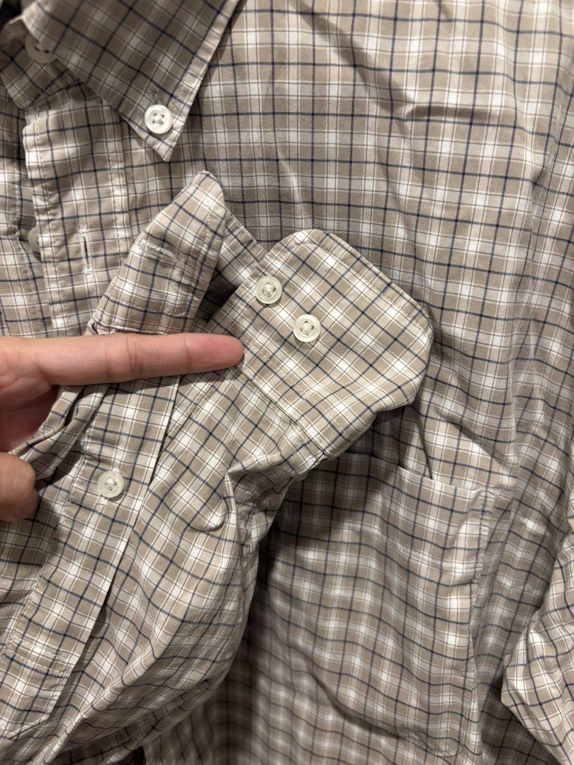 Uniqlo Plaid Button-Down Shirt Size L (Category: Tshirts & Polo Shirts ) located in Mandaluyong City. Submitted by shopwithjuu (Listing ID 1464781054, Image 3). Description: Uniqlo long sleeve plaid shirt in beige, white, and dark blue, size Large. Features a button-down collar, chest pocket, and adjustable cuffs. A versatile casual staple that pairs easily with jeans or chinos..