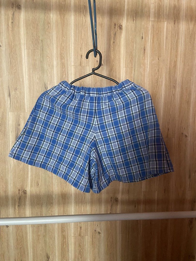 Uniqlo shorts (Category: Shorts) located in Angono. Submitted by peaichy (Listing ID 1464808377, Image 1). Description: Good for size xs-small 23-24.