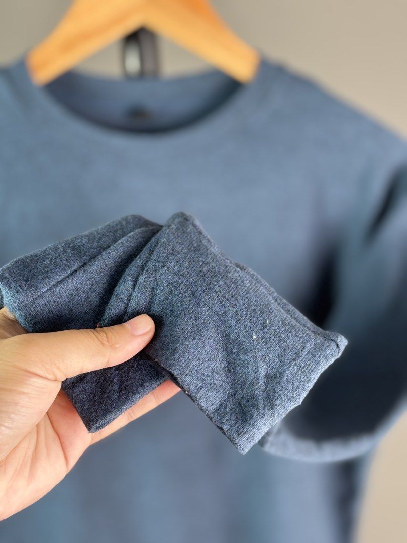 UNIQLO SOFT KNITTED FLEECE (Category: Longsleeves) located in Malilipot. Submitted by brevsthrift (Listing ID 1464878994, Image 3). Description: - Brand: UNIQLO - Color/Style: Blue heather knit crewneck sweater - Material: 95% polyester blend - Details: Long sleeves with ribbed cuffs and hem - Size/Measurements: 18.5 inches across chest, 23 inches in length - Condition: Excellent condition, ready to wear Plus sf.