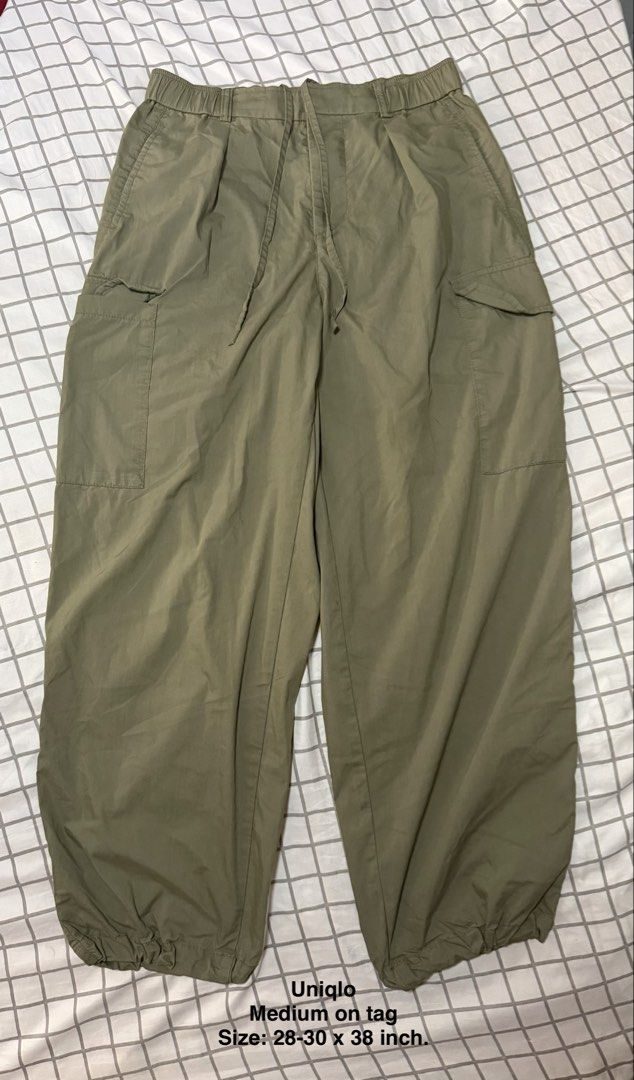 Uniqlo Unisex Cargo Pants (Category: Joggers) located in Quezon City. Submitted by pinkystrends.co (Listing ID 1464818855, Image 1). Description: .