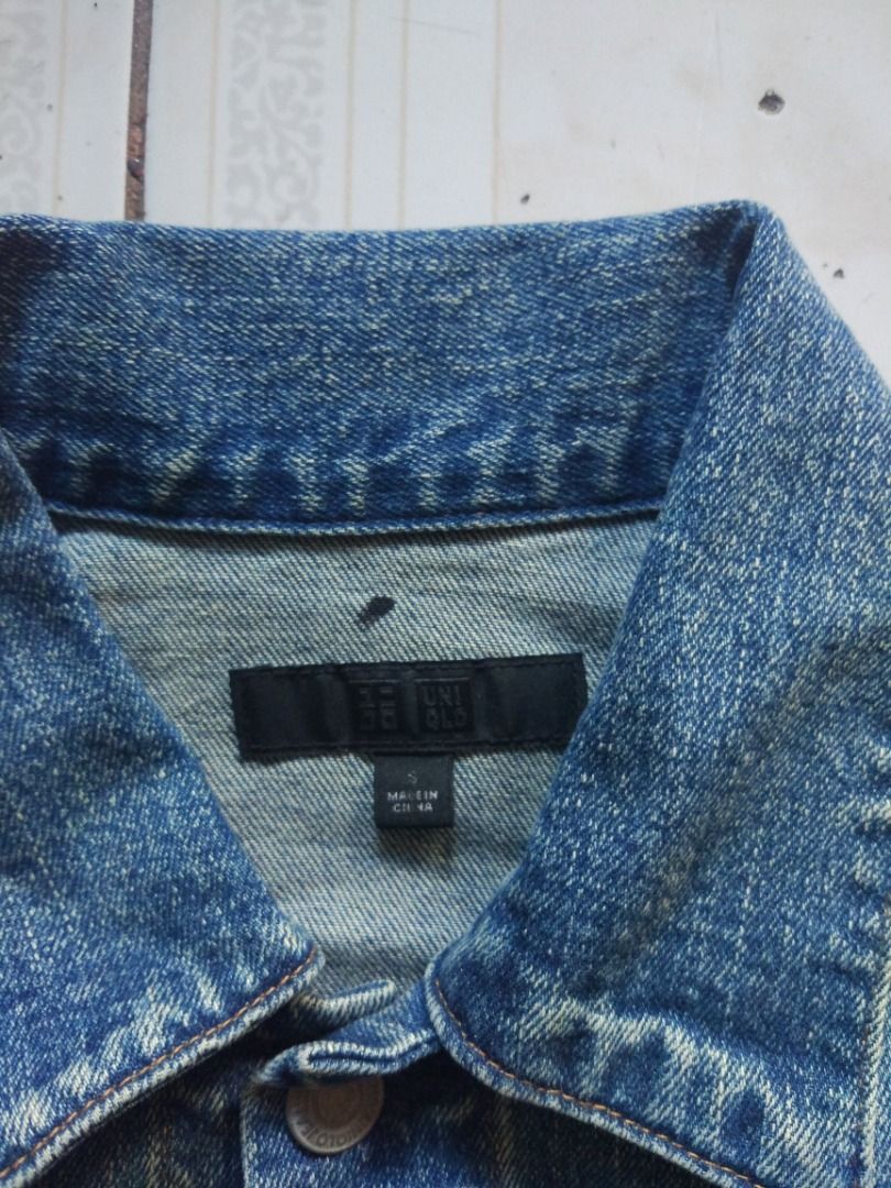 Uniqlo Washed Type 2 Denim Jacket S (Category: Coats, Jackets and Outerwear) located in Pasay City. Submitted by denimdude.ph (Listing ID 1464855093, Image 3). Description: .