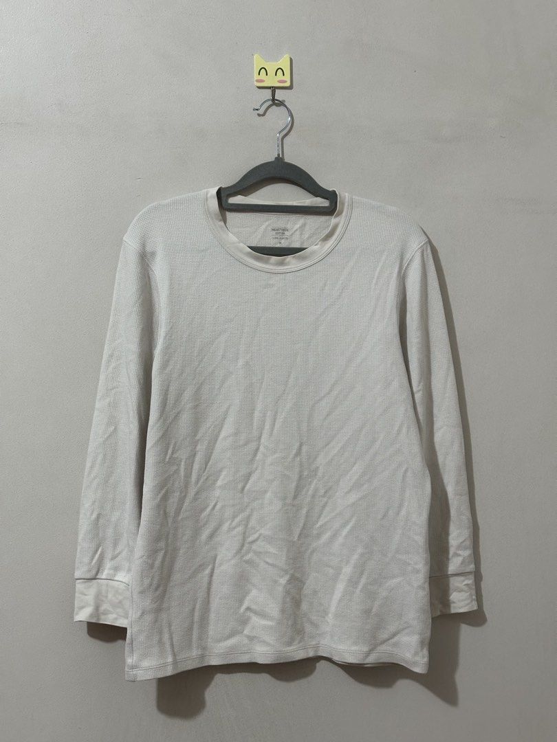 Uniqlo White Extra Warm Heat Tech Men Medium (Category: Coats, Jackets and Outerwear) located in Balanga. Submitted by winterlab_ph (Listing ID 1464795715, Image 1). Description: B329.