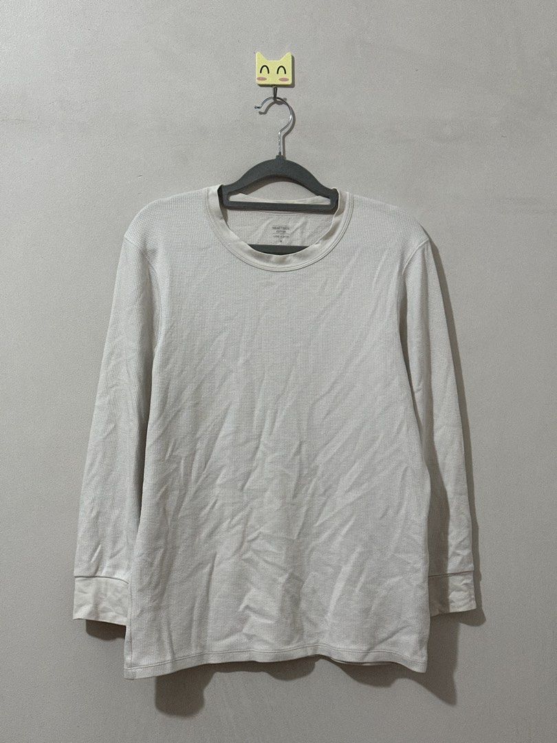 Uniqlo White Extra Warm Heat Tech Men Medium (Category: Coats, Jackets and Outerwear) located in Balanga. Submitted by winterlab_ph (Listing ID 1464795715, Image 3). Description: B329.