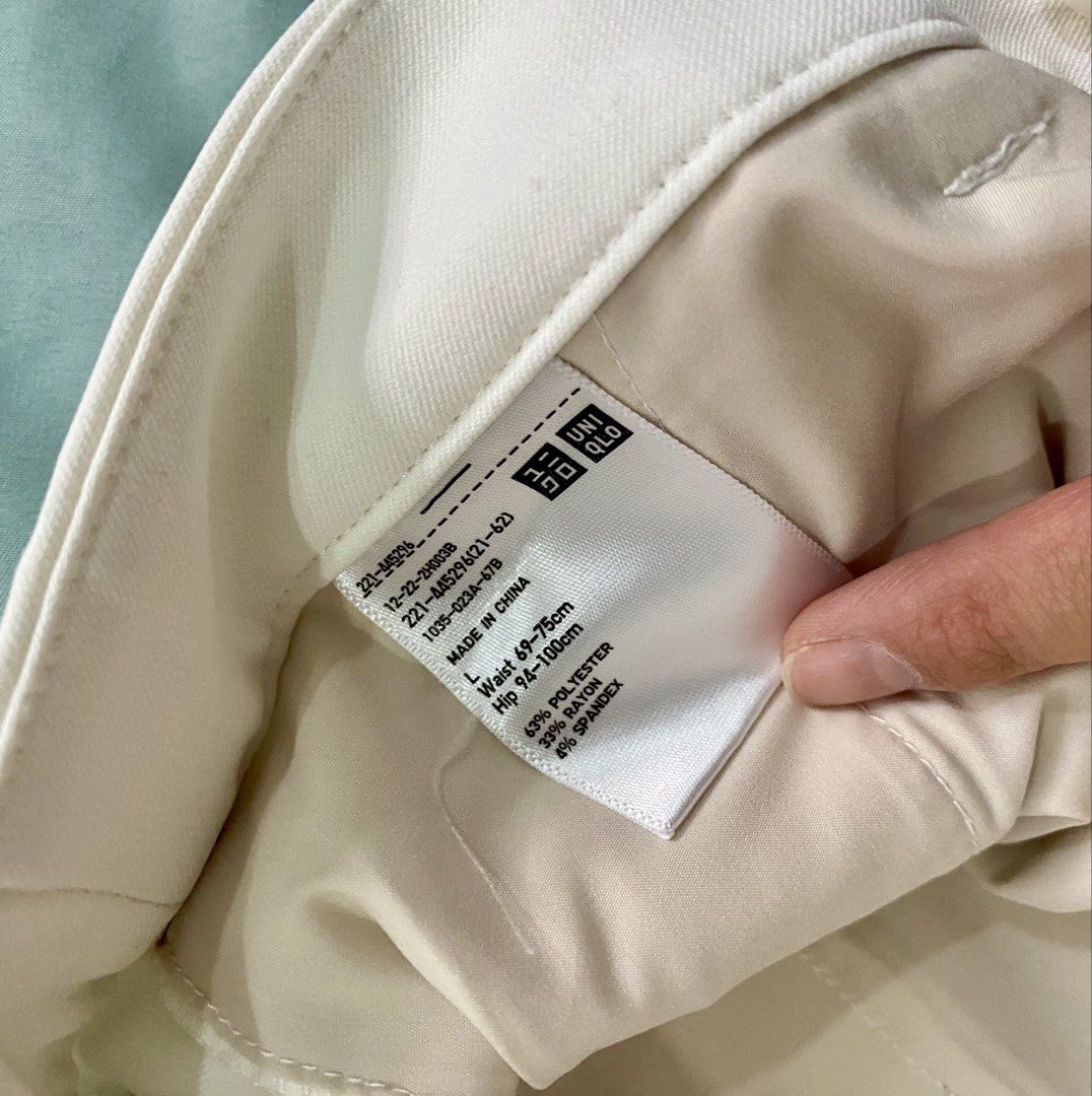 Uniqlo White Pants Size L (Category: Trousers) located in Quezon City. Submitted by buysome.getsome (Listing ID 1464821231, Image 3). Description: - Brand: Uniqlo - Color: white - Size: L.