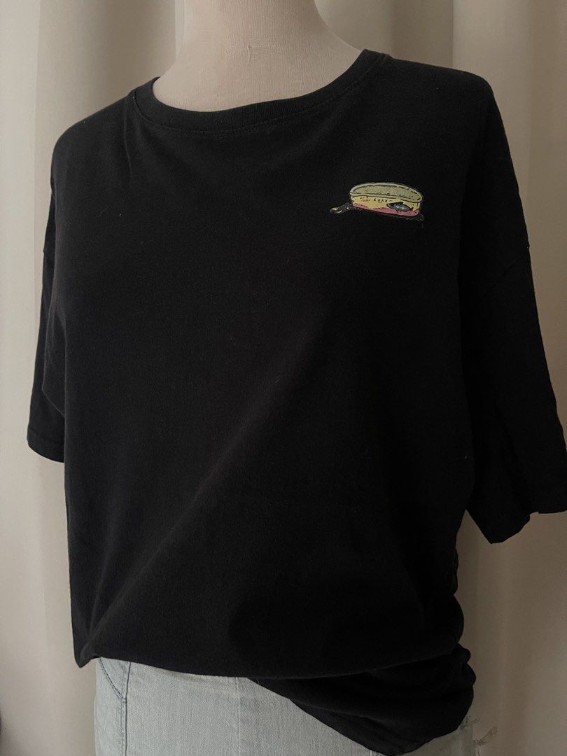 Upside Down Cat Print (Category: Shirts) located in Cainta. Submitted by zlove111 (Listing ID 1464817551, Image 3). Description: - Color: Black - Fit: Relaxed fit with crew neckline and straight hem - Material: Soft, breathable cotton for all-day comfort - Design: Small can graphic on left chest - Back Detail: Large upside-down cat graphic with Japanese text - Style: Perfect for everyday casual wear and streetwear looks 21" large.