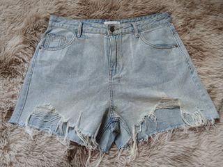 (Category: ) located in . Submitted by thriftby.cla (Listing ID 1464902849, Image 1). Description: .