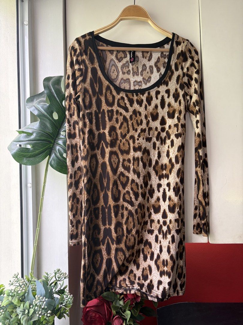 USA leopard print dress longsleeve (Category: Dresses) located in Manila. Submitted by coolandchic (Listing ID 1464887859, Image 1). Description: .
