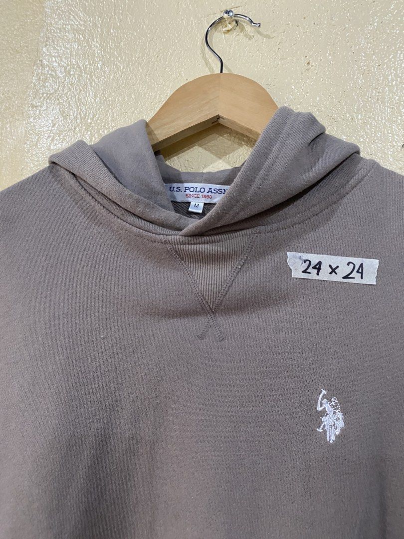 Uspa Hoodie (Category: Coats, Jackets and Outerwear) located in Calapan. Submitted by mnlhabithrift23 (Listing ID 1464904212, Image 2). Description: Width : 24 Length : 24 Color rate : 9/10 Issue :.