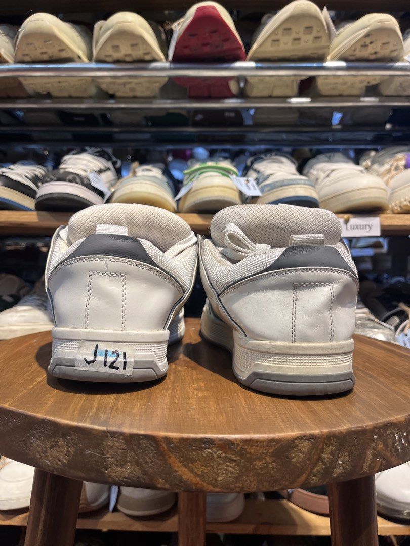 VALENTINO (Category: Casual Shoes) located in Baguio. Submitted by shoelux (Listing ID 1464839542, Image 3). Description: .