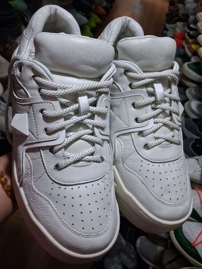 Valentino Gatavanni (Category: Sneakers & Footwear) located in Koronadal. Submitted by glads08089 (Listing ID 1464773584, Image 2). Description: Valentino Gatavanni size 43 coded.