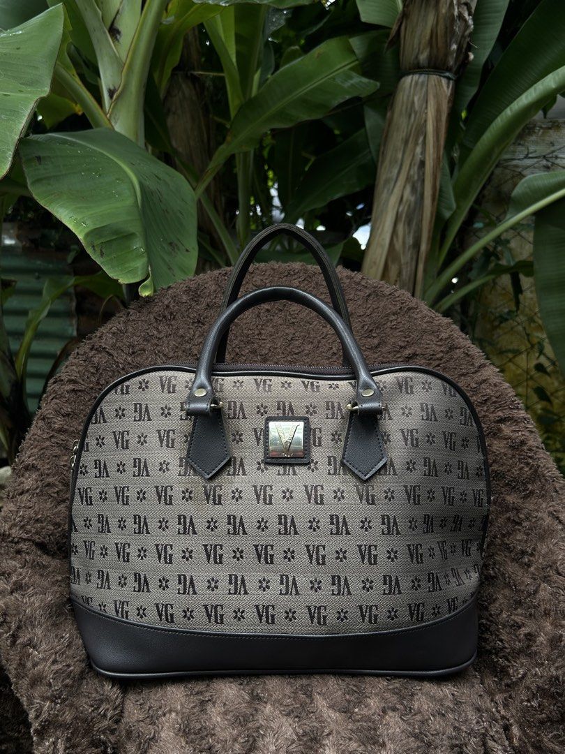Valentino Ghiberty Handbag (Category: Shoulder Bags) located in Naga. Submitted by helloitsk20594 (Listing ID 1464815540, Image 2). Description: 🏷️ 𝙈𝙄𝙉𝙀: ₱450 𝑪𝒐𝒏𝒅𝒊𝒕𝒊𝒐𝒏: 10/10 condition 𝙄𝙨𝙨𝙪𝙚/𝙨: none 𝘿𝙞𝙢𝙚𝙣𝙨𝙞𝙤𝙣𝙨: 10 x 15 inches ————𝗠𝗨𝗦𝗧 𝗥𝗘𝗔𝗗!———— 📌𝙋𝙡𝙚𝙖𝙨𝙚 𝙧𝙚𝙡𝙮 𝙤𝙣 𝙩𝙖𝙜𝙨 𝙤𝙧 𝙙𝙤 𝙮𝙤𝙪 𝙤𝙬𝙣 𝙧𝙚𝙨𝙚𝙖𝙧𝙘𝙝 📌𝘼𝙪𝙩𝙝𝙚𝙣𝙩𝙞𝙘𝙞𝙩𝙮 𝙣𝙤𝙩 𝙨𝙩𝙖𝙩𝙚𝙙 𝙩𝙤 𝙖𝙫𝙤𝙞𝙙 𝙢𝙞𝙨𝙞𝙣𝙛𝙤𝙧𝙢𝙖𝙩𝙞