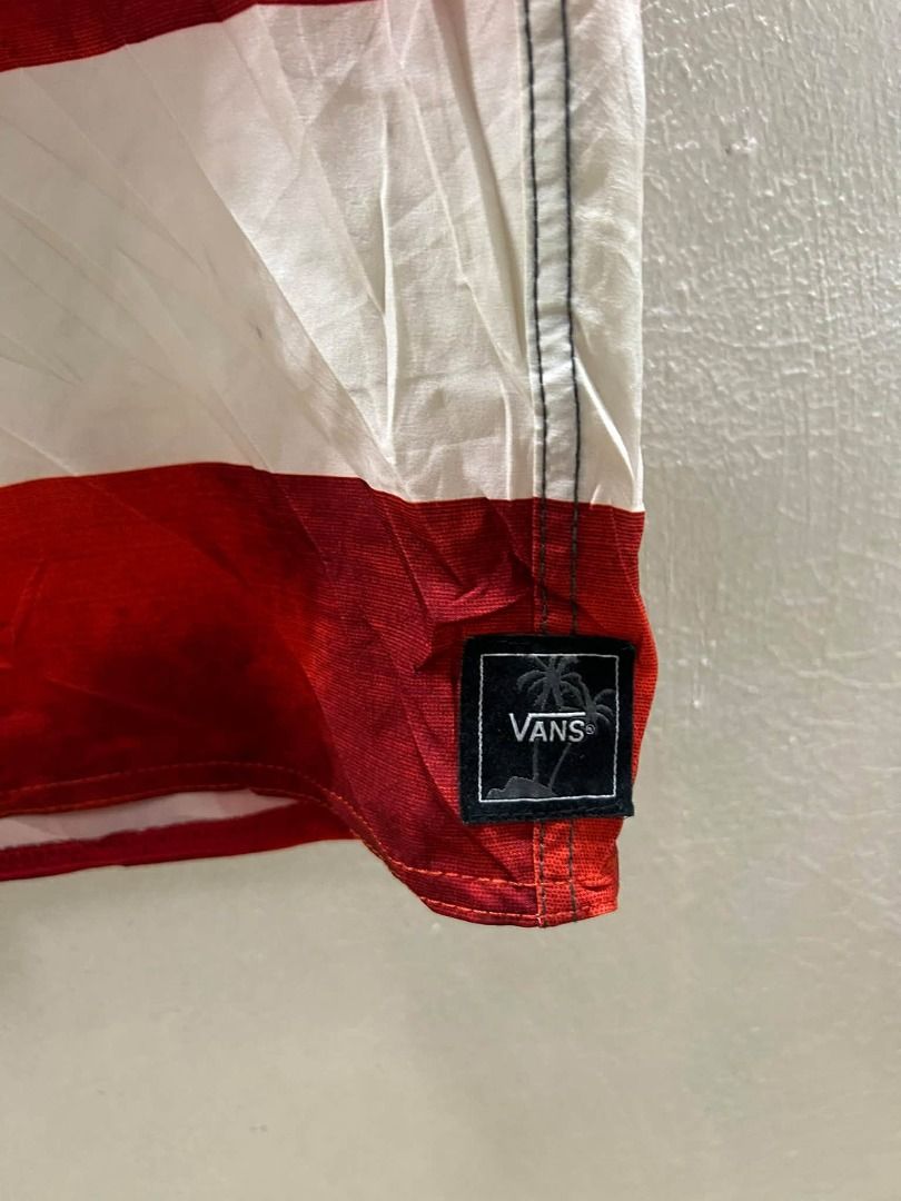 VANS BOARD SHORT (Category: Swim Trunks & Board Shorts) located in Caloocan City. Submitted by j3ngsanity (Listing ID 1464901746, Image 2). Description: NO ISSUE AS NEW SIZE : 36 to 38x21x12.
