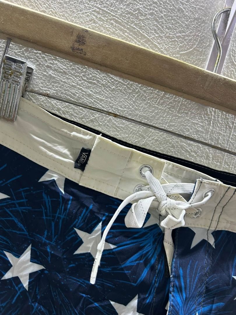 VANS BOARD SHORT (Category: Swim Trunks & Board Shorts) located in Caloocan City. Submitted by j3ngsanity (Listing ID 1464901746, Image 3). Description: NO ISSUE AS NEW SIZE : 36 to 38x21x12.