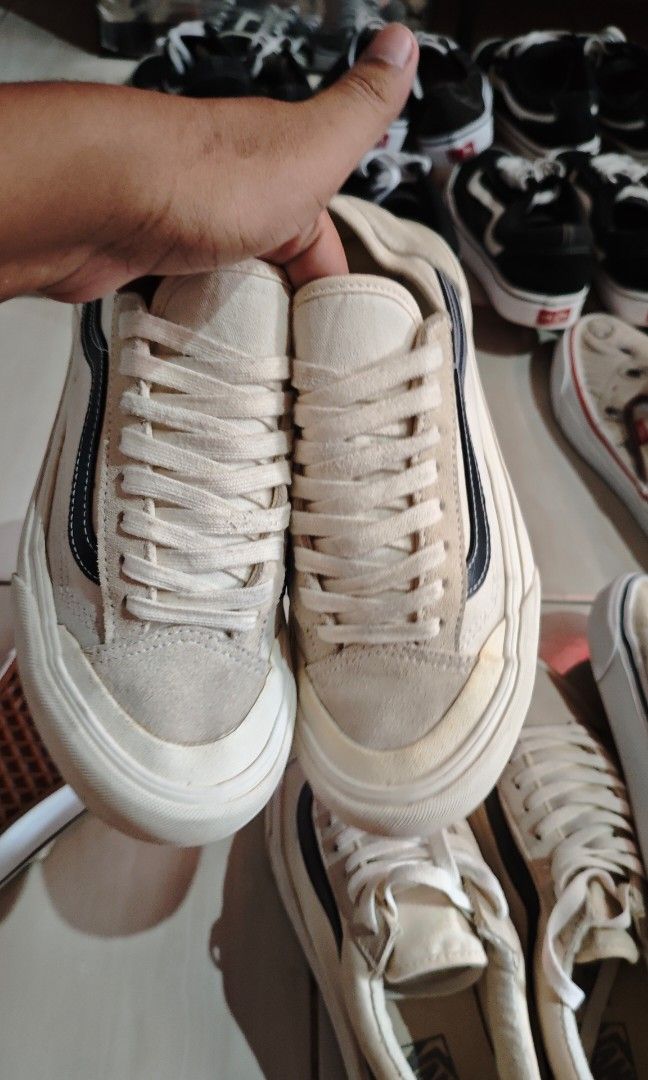 Vans os marshmallow (Category: Sneakers) located in Sultan Kudarat. Submitted by thrifted01 (Listing ID 1464902177, Image 3). Description: us7 mens loc mindanao.