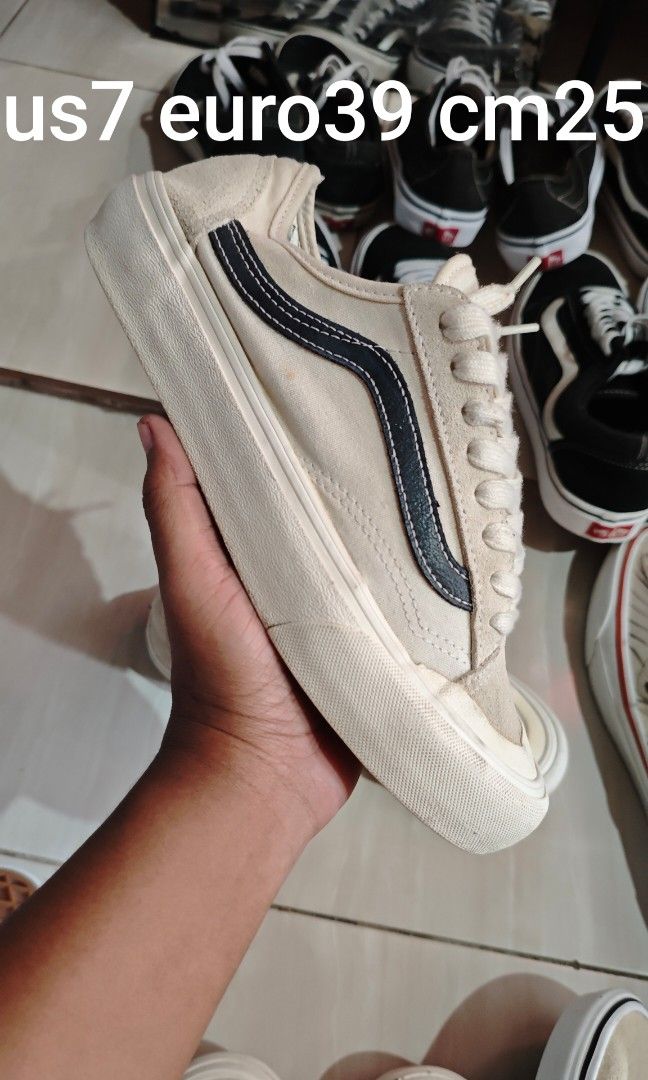 Vans os marshmallow (Category: Sneakers) located in Sultan Kudarat. Submitted by thrifted01 (Listing ID 1464902177, Image 1). Description: us7 mens loc mindanao.