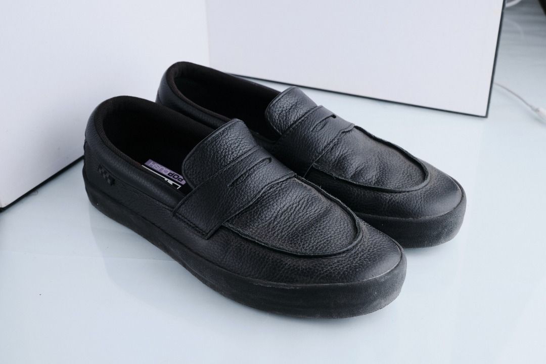 Vans Skate Loafer size 9.5 (authentic) READ DESCRIPTION or no reply. (Category: Casual Shoes) located in Cebu City. Submitted by edlimceb (Listing ID 1464871381, Image 2). Description: Vans Skate Loafer size 9.5 (authentic) READ DESCRIPTION or no reply. ₱3,500 Not negotiable, no last price Pickup at JY square only Size 9.5 US Purchased in Apr2026, Vans Ayala CBP, at almost 7k. - used a few times only - not my type of shoe - just a bit dusty RFS n