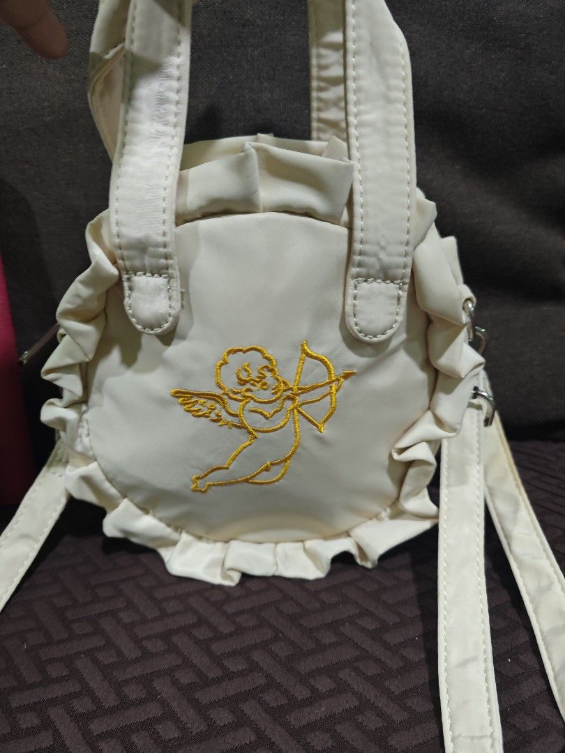 Vanwlak hand/sling bag (Category: Cross-body Bags) located in Pili. Submitted by zaneombao03491 (Listing ID 1464896711, Image 2). Description: .